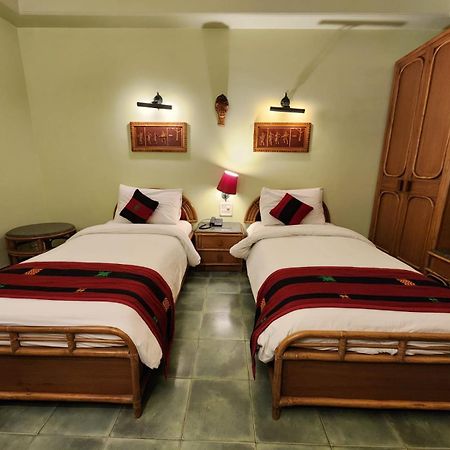 Palace On Ganges - Heritage Hotel Varanasi Eksteriør bilde