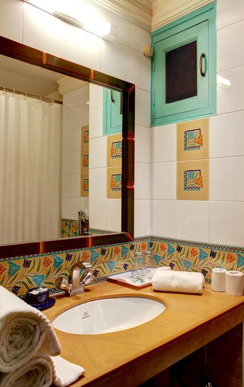 Palace On Ganges - Heritage Hotel Varanasi Eksteriør bilde