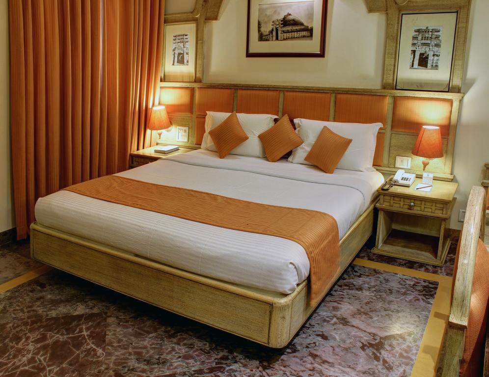 Palace On Ganges - Heritage Hotel Varanasi Eksteriør bilde