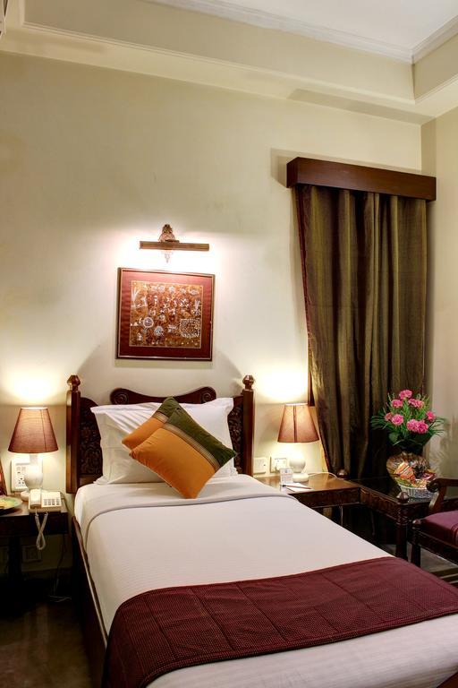 Palace On Ganges - Heritage Hotel Varanasi Eksteriør bilde