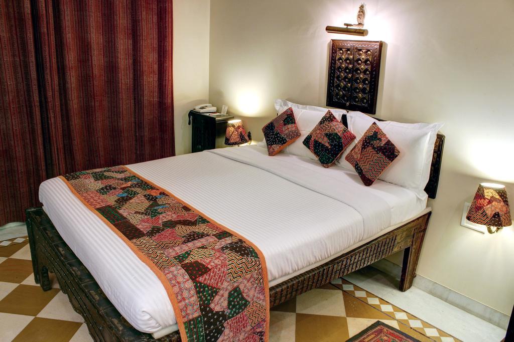 Palace On Ganges - Heritage Hotel Varanasi Eksteriør bilde