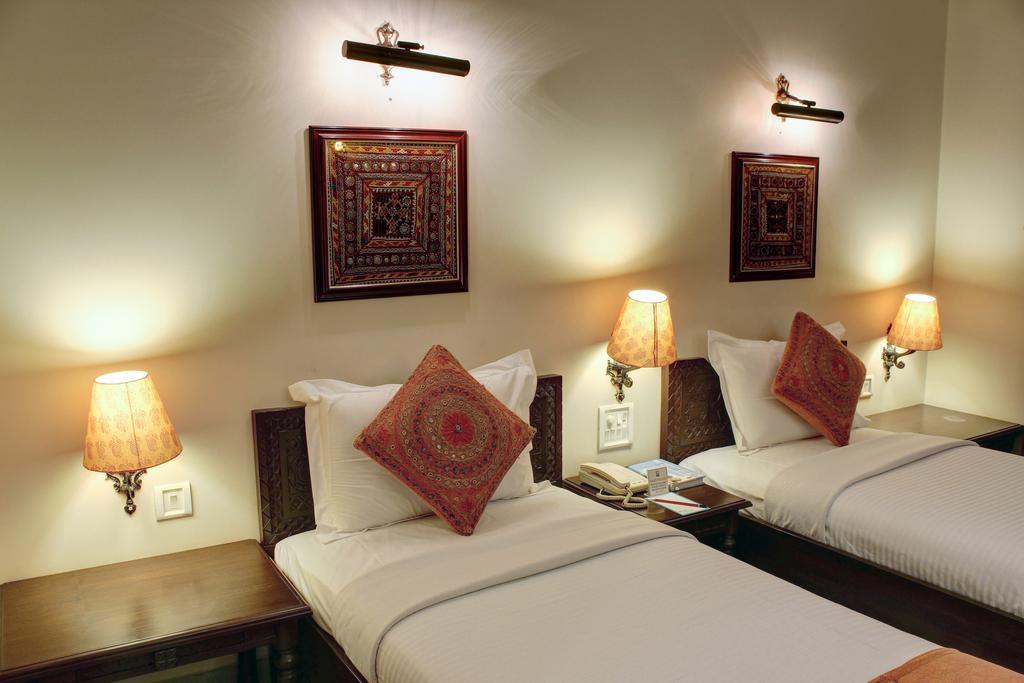Palace On Ganges - Heritage Hotel Varanasi Eksteriør bilde