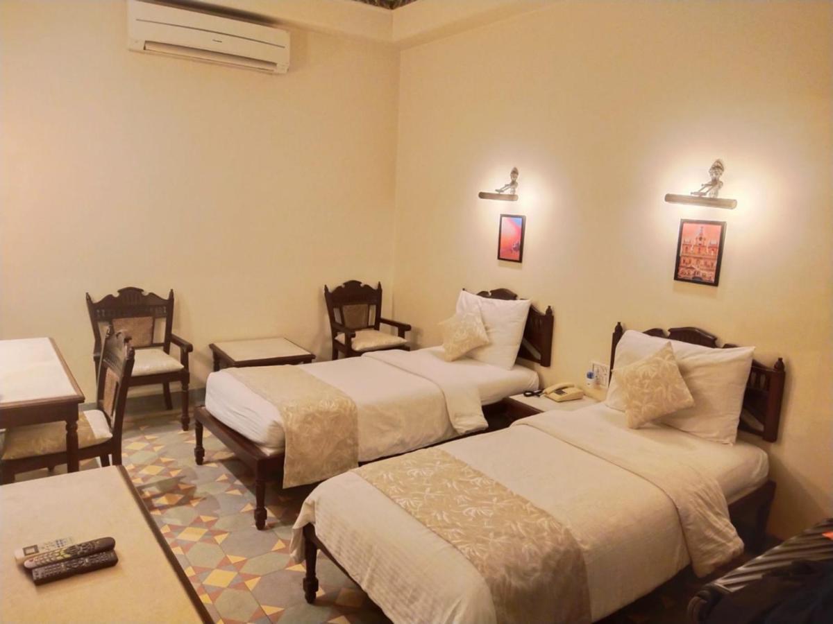 Palace On Ganges - Heritage Hotel Varanasi Eksteriør bilde