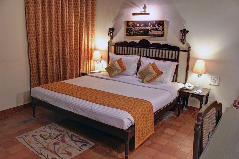Palace On Ganges - Heritage Hotel Varanasi Eksteriør bilde