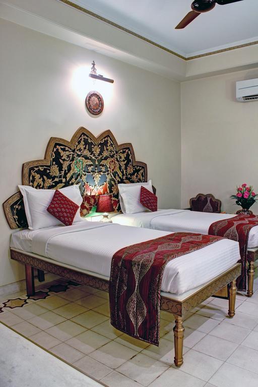 Palace On Ganges - Heritage Hotel Varanasi Eksteriør bilde